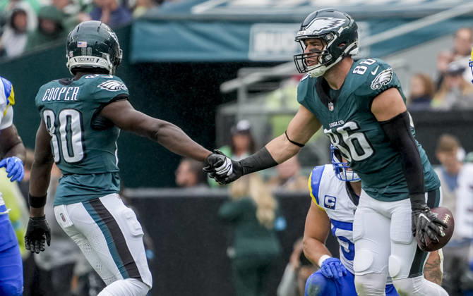 October 4, 2026, Philadelphia, Pa, USA: Oct 4, 2026; Philadelphia, PA, USA; Philadelphia Eagles tight end Zac Ertz celebrates after a catch at Lincoln Financial Field. Mandatory Credit: -Cal Media Philadelphia USA - ZUMAcs17 20261004_faf_cs17_160 Copyright: xScottxSeriox