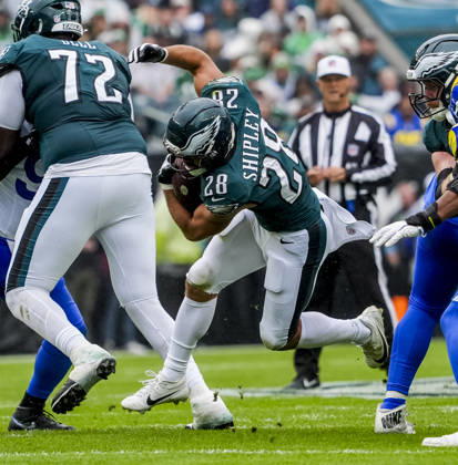 October 4, 2026, Philadelphia, Pa, USA: Oct 4, 2026; Philadelphia, PA, USA; Philadelphia Eagles running back Will Shipley (28) triues to break through a hole during a run at Lincoln Financial Field. Mandatory Credit: -Cal Media Philadelphia USA - ZUMAcs17 20261004_faf_cs17_162 Copyright: xScottxSeriox