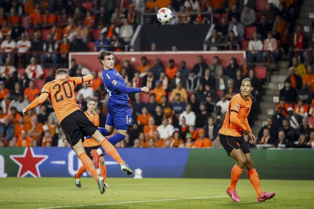 EINDHOVEN - (lr) Teun Koopmeiners of the Netherlands jumps for the ball, Mihajlo Cvetkovic of Serbia scores the 1-1 and Virgil van Dijk of the Netherlands during the UEFA Nations League match between the Netherlands and Serbia at the Philips Stadium on October 4, 2026 in Eindhoven, the Netherlands. KOEN VAN WEEL ANP xVIxANPxSportx xxANPxIVx 571521090 originalFilename: 571521090