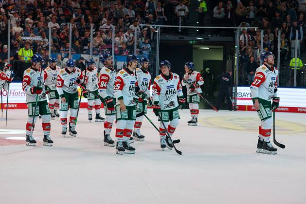Disappointment for the Augsburger Panther after the loss, Christian Hanke 25 Augsburger Panther, Enrico Henriquez Morales 52 Augsburg Panthers, Kyle Wood 37 Augsburg Panthers, EHC Red Bull Munich vs. Augsburg Panthers, Matchday 6, Ice Hockey, Penny DEL, Oct. 3, 2026, Munich, Bavaria, Germany Copyright: xkolbert-press ChristianxKolbertx