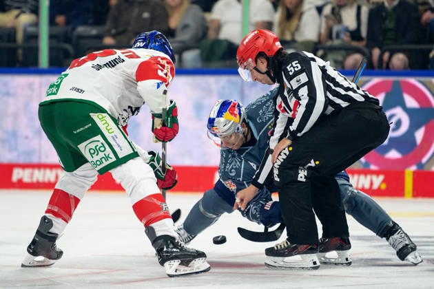 Hockey, DEL, 20261004, EHC Red Bull Munich vs. Augsburg Panthers. Pictured, from left: Tim Wohlgemuth (Augsburg), 33; Lucas Thaler (Munich), 48; and linesman Marcus Höfer (Munich), 55. SAP Garden, Bavaria, Germany Copyright: Passion2Press MarkusxFischerx
