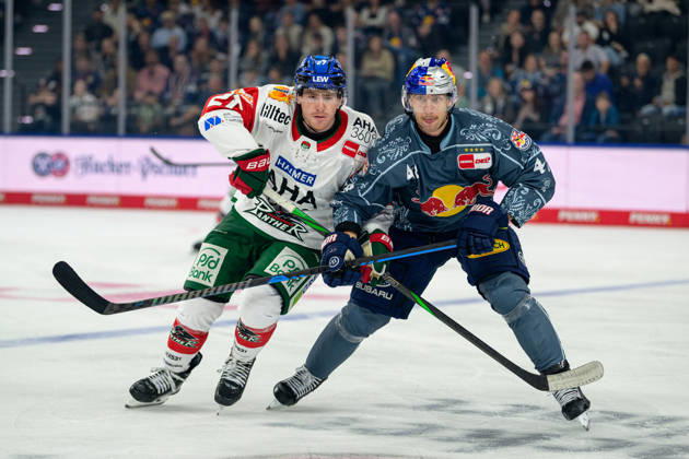 Ice Hockey, DEL, 20261004, EHC Red Bull Munich vs. Augsburg Panthers. Pictured, from left: Kyle Mayhew (Augsburg, 27) and Lucas Thaler (Munich, 48). Munich SAP Garden, Bavaria, Germany Copyright: Passion2Press MarkusxFischerx
