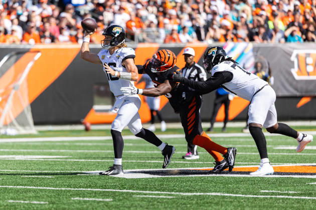 Oct 4, 2026; Cincinnati, OH, USA; Jacksonville Jaguars quarterback Trevor Lawrence (16) passes the ball during NFL, American Football Herren, USA game action against the Cincinnati Bengals at Paycor Stadium. Mandatory Credit: -Cal Media NFL 2026: Jaguars Vs Bengals OCT 04 - ZUMAc04_ 20261004_zma_c04_079 Copyright: xJohnxMersitsx
