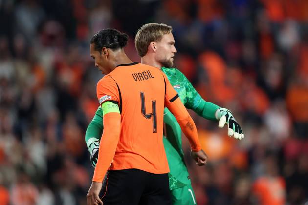 EINDHOVEN - (lr) Virgil van Dijk of the Netherlands, Netherlands goalkeeper Bart Verbruggen during the UEFA Nations League match between the Netherlands and Serbia at the Philips Stadium on 4 October 2026 in Eindhoven, Netherlands. SONNY LENSEN ANP xVIxANPxSportx xxANPxIVx 571529480 originalFilename: 571529480