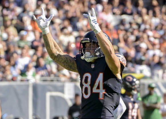 Chicago Bears tight end Colston Loveland (84) celebrates a first down in the fourth quarter against the New York Jets at Soldier Field in Chicago on Sunday, October 4, 2026. Bears defeated the Jets 23-12. CHI20261004126 MARKxBLACK