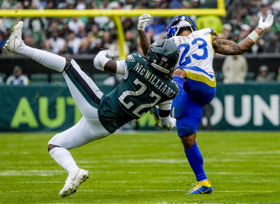 NFL, American Football Herren, USA 2026: Rams Vs Eagles OCT 04 October 4, 2026, Philadelphia, Pa, USA: Oct 4, 2026; Philadelphia, PA, USA; Philadelphia Eagles cornerback Mac McWilliams (22) and Los Angeles Rams running back Kyren Williams (23) collide going for a loose ball during the Rams 24-20 wins against the Eagles at Lincoln Financial Field. Mandatory Credit: Scott Serio-Cal Media(Credit Image: Scott Serio Cal Sport Media) Philadelphia Pa USA EDITORIAL USE ONLY Copyright: xx ZUMA-20261004_faf_cs17_178.jpg ScottxSeriox csmphotothree531229