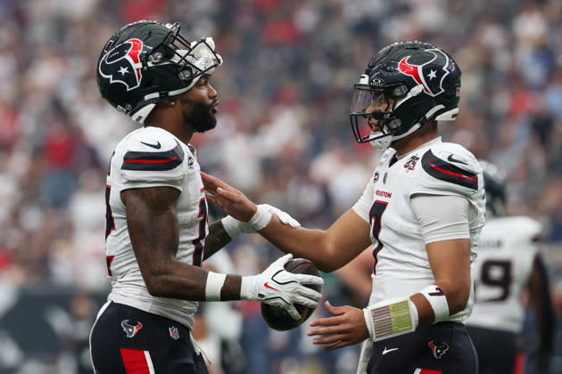 HOUSTON, TX - OCTOBER 04: Wide receiver Nico Collins 12 of the Houston Texans and quarterback C.J. Stroud 7 of the Houston Texans celebrate a touchdown during the NFL, American Football Herren, USA football game between the Houston Texans and Dallas Cowboys on October 4, 2026, at Reliant Stadium in Houston, TX. (Photo by David Buono Icon Sportswire) NFL: OCT 04 Cowboys at Texans EDITORIAL USE ONLY Icon241004027
