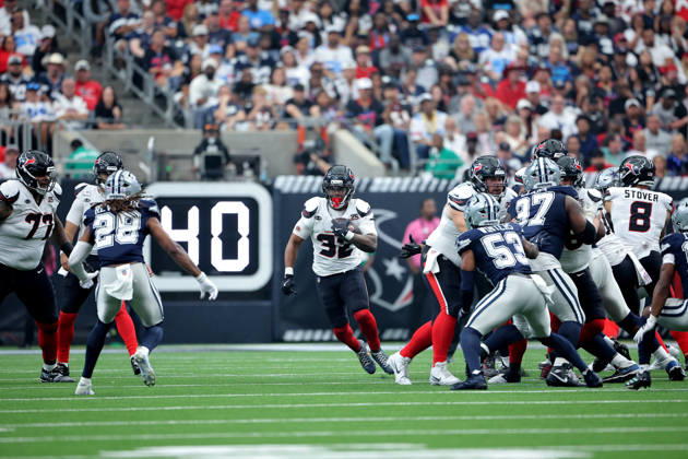 October 4, 2026, Houston, Texas, U.S: Houston Texans running back David Montgomery (32) carries the ball upfield during the fourth quarter of the NFL, American Football Herren, USA regular season game between the Houston Texans and the Dallas Cowboys at Reliant Stadium in Houston, TX on October 4, 2026. NFL 2026 - Dallas Cowboys Vs Houston Texans  - ZUMAw137 20261004_aap_w137_051 Copyright: xErikxWilliamsx