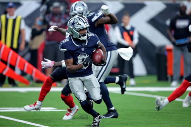 October 4, 2026, Houston, Texas, U.S: Dallas Cowboys wide receiver Kavontae Turpin (9) carries the ball on a kickoff return during the third quarter of the NFL, American Football Herren, USA regular season game between the Houston Texans and the Dallas Cowboys at Reliant Stadium in Houston, TX on October 4, 2026. NFL 2026 - Dallas Cowboys Vs Houston Texans - ZUMAw137 20261004_aap_w137_055 Copyright: xErikxWilliamsx