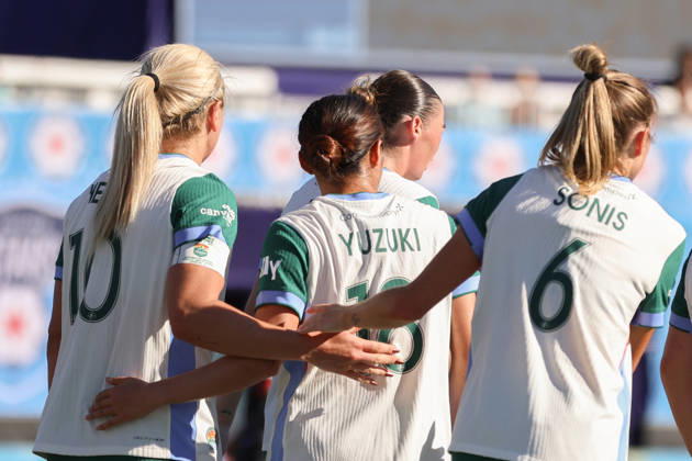 EVANSTON, USA - October 4: Lindsey Heaps (10 Denver Summit FC) Yuzuki Yamamoto (18 Denver Summit FC) and Janine Sonis (6 Denver Summit FC) are seen during the game between the Chicago Stars FC and Denver Summit FC at Northwestern Medicine Field at Martin Stadium on Sunday, October 4 in Evanston, USA Copyright: xShainaxBenhiyoun SPPx Sportspressphoto_SPR245649