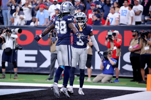 October 4, 2026, Houston, Texas, U.S: Dallas Cowboys wide receiver Ceedee Lamb (88) is congratulated by wide receiver George Pickens (3) after a catch for the game-winning touchdown during the fourth quarter of the NFL, American Football Herren, USA regular season game between the Houston Texans and the Dallas Cowboys at Reliant Stadium in Houston, TX on October 4, 2026. NFL 2026 - Dallas Cowboys Vs Houston Texans  - ZUMAw137 20261004_aap_w137_072 Copyright: xErikxWilliamsx