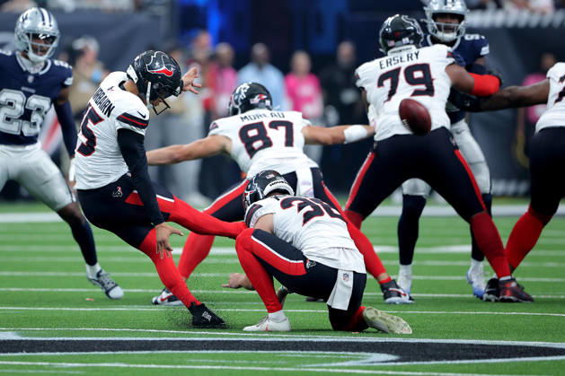 October 4, 2026, Houston, Texas, U.S: Houston Texans place kicker Ka imi Fairbairn (15) kicks a field goal during the second quarter of the NFL, American Football Herren, USA regular season game between the Houston Texans and the Dallas Cowboys at Reliant Stadium in Houston, TX on October 4, 2026. NFL 2026 - Dallas Cowboys Vs Houston Texans  - ZUMAw137 20261004_aap_w137_089 Copyright: xErikxWilliamsx
