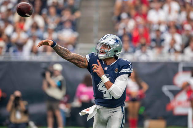 October 4, 2026: Dallas Cowboys quarterback Dak Prescott (4) throws a pass during a game between the Dallas Cowboys and the Houston Texans in Houston, TX. .. CSM NFL, American Football Herren, USA 2026: Cowboys Vs Texans OCT 04  - ZUMAc04_ 20261004_zma_c04_118 Copyright: xTraskxSmithx