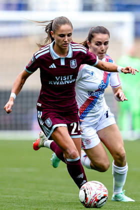 Aston Villa Women v Crystal Palace Women, Women s Super League Aston Villa Women defender Oceane Deslandes (24) runs forward during the Women s Super League match between Aston Villa Women and Crystal Palace Women at Villa Park, Birmingham, UK on 4 October 2026. Birmingham Villa Park West Midlands UK Editorial use only , Copyright: xManjitxNarotrax PSI-24960-0070
