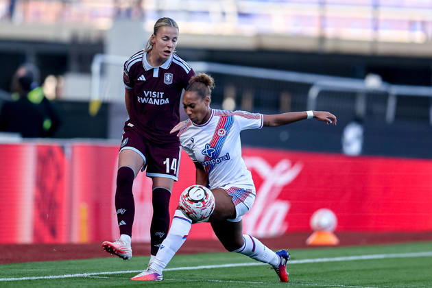 Aston Villa Women v Crystal Palace Women, Women s Super League Aston Villa Women defender Lynn Wilms (14) plays a pass past Crystal Palace Women forward Lexi Lloyd-Smith (7) during the Women s Super League match between Aston Villa Women and Crystal Palace Women at Villa Park, Birmingham, UK on 4 October 2026 Birmingham Villa Park West Midlands UK Editorial use only , Copyright: xManjitxNarotrax PSI-24960-0073