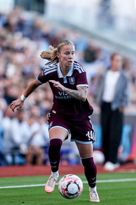 Aston Villa Women v Crystal Palace Women, Women s Super League Aston Villa Women defender Lynn Wilms (14) in action during the Women s Super League match between Aston Villa Women and Crystal Palace Women at Villa Park, Birmingham, UK on 4 October 2026. Birmingham Villa Park West Midlands UK Editorial use only , Copyright: xManjitxNarotrax PSI-24960-0088