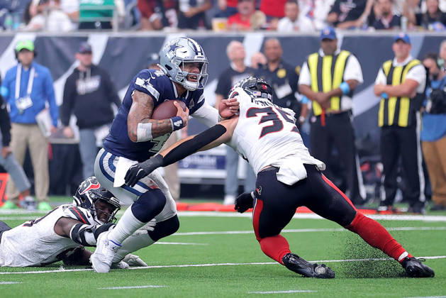 October 4, 2026, Houston, Texas, U.S: Dallas Cowboys quarterback Dak Prescott (4) is tackled by Houston Texans linebacker Jake Hansen (35) during the third quarter of the NFL, American Football Herren, USA regular season game between the Houston Texans and the Dallas Cowboys at Reliant Stadium in Houston, TX on October 4, 2026. Houston U.S - ZUMAw137 20261004_aap_w137_093 Copyright: xErikxWilliamsx