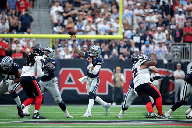 October 4, 2026, Houston, Texas, U.S: Dallas Cowboys quarterback Dak Prescott (4) passes the ball downfield during the second quarter of the NFL, American Football Herren, USA regular season game between the Houston Texans and the Dallas Cowboys at Reliant Stadium in Houston, TX on October 4, 2026. Houston U.S - ZUMAw137 20261004_aap_w137_099 Copyright: xErikxWilliamsx