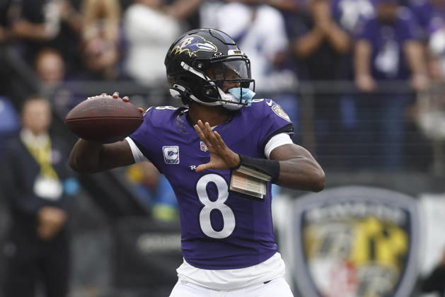 Baltimore Ravens quarterback Lamar Jackson (8) looks to pass during an NFL, American Football Herren, USA game against the Tennessee Titans on Oct 4, 2026; Baltimore, MD, USA; at M&T Bank Stadium. Baltimore won 24-18. Mandatory Credit: -Cal Media NFL 2026: Titans Vs Ravens OCT 04  - ZUMAc04_ 20261004_zma_c04_200 Copyright: xMikexBuscherx