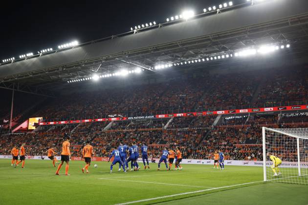 EINDHOVEN - Teun Koopmeiners of the Netherlands takes a free kick during the UEFA Nations League match between the Netherlands and Serbia at the Philips Stadium on October 4, 2026 in Eindhoven, the Netherlands. MAURICE VAN STEEN ANP UEFA Nations League 2026 27 xVIxANPxSportx xMauricexvanxSteenxIVx 571537903 originalFilename: 571537903