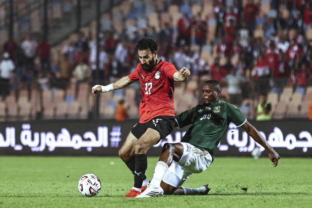 Cairo Egypt South Africa Match Egyptian midfielder Mohanad Lasheen evades a sliding tackle from a South African defender at Cairo International Stadium in Cairo, Egypt on October 4, 2026. The International Friendly, Länderspiel, Nationalmannschaft match serves as preparation for both national teams ahead of upcoming regional and continental football competitions. Cairo Cairo Egypt Copyright: xMostafaxElxShahatx
