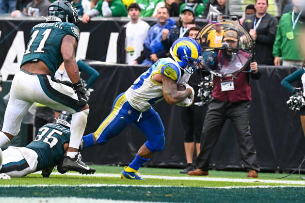 PHILADELPHIA, PA - OCTOBER 04: Los Angeles Rams running back Kyren Williams 23 scores a touchdown during the game between the Philadelphia Eagles and the Los Angeles Rams on October 4th, 2026 at Lincoln Financial Field in Philadelphia, PA. (Photo by Terence Lewis Icon Sportswire) NFL, American Football Herren, USA OCT 04 Rams at Eagles EDITORIAL USE ONLY Icon261004042
