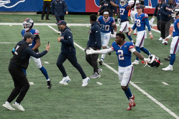 October 4, 2026, East Rutherford, New Jersey, USA: NY Giants cornerback DEONTE BANKS celebrates his interception and runback for a touchdown to give the NY Giants the win at the end of the 4th quarter as the New York Giants defeat the Arizona Cardinals 36-24 at MetLife Stadium on October 4, 2026 in East Rutherford, New Jersey. East Rutherford USA - ZUMAb148 20261004_zap_b148_013 Copyright: xBryanxSmithx