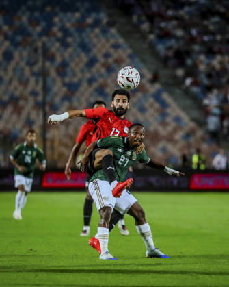 Cairo Egypt South Africa Match Egyptian forward Mohanad Lasheen challenges a South African defender for a ball during a match at Cairo International Stadium in Cairo, Egypt on October 4, 2026. The International Friendly, Länderspiel, Nationalmannschaft match serves as preparation for both national teams ahead of upcoming regional and continental football competitions. Cairo Cairo Egypt Copyright: xRahmaxAbdelazizx