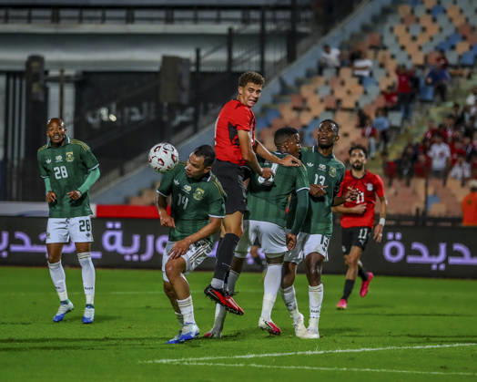 Cairo Egypt South Africa Match Egyptian forward Hamza Abdelkarim leaps high against South African defenders during a match at Cairo International Stadium in Cairo, Egypt on October 4, 2026. The International Friendly, Länderspiel, Nationalmannschaft match serves as preparation for both national teams ahead of upcoming regional and continental football competitions. Cairo Cairo Egypt Copyright: xRahmaxAbdelazizx