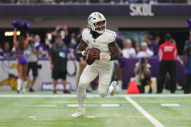MINNEAPOLIS, MN - OCTOBER 04: Miami Dolphins quarterback Malik Willis (2) looks to pass during the first half of the NFL, American Football Herren, USA game between the Miami Dolphins and the Minnesota Vikings on October 4th, 2026, at U.S. Bank Stadium in Minneapolis, MN. (Photo by Bailey Hillesheim Icon Sportswire) NFL: OCT 04 Dolphins at Vikings EDITORIAL USE ONLY Icon20261004012
