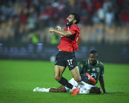 Egypt v South Africa - International Friendly, Länderspiel, Nationalmannschaft Mohanad Lashin and Olwethu Makhanya during the international friendly match between Egypt and South Africa at Cairo International Stadium, Cairo, Egypt Cairo Cairo EGYPT Copyright: xMohamedxTageldinx