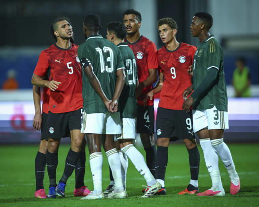 Egypt v South Africa - International Friendly, Länderspiel, Nationalmannschaft Teams Captains Ramy Rabia and Sithole during the international friendly match between Egypt and South Africa at Cairo International Stadium, Cairo, Egypt Cairo Cairo EGYPT Copyright: xMohamedxTageldinx