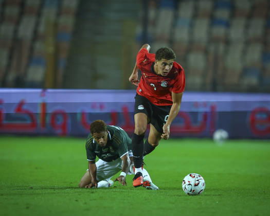 Egypt v South Africa - International Friendly, Länderspiel, Nationalmannschaft Hamza Abdel Karim challenges Shandre Campbell during the international friendly match between Egypt and South Africa at Cairo International Stadium, Cairo, Egypt Cairo Cairo EGYPT Copyright: xMohamedxTageldinx