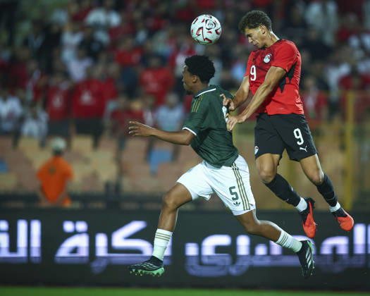 Egypt v South Africa - International Friendly, Länderspiel, Nationalmannschaft Hamza Abdel Karim and Lebone Seema during the international friendly match between Egypt and South Africa at Cairo International Stadium, Cairo, Egypt Cairo Cairo EGYPT Copyright: xMohamedxTageldinx