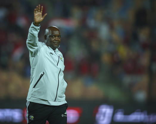 Egypt v South Africa - International Friendly, Länderspiel, Nationalmannschaft Pitso Mosimane the head coach of south africa cheering Egypt fans before the international friendly match between Egypt and South Africa at Cairo International Stadium, Cairo, Egypt Cairo Cairo EGYPT Copyright: xMohamedxTageldinx