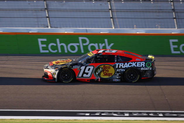 LAS VEGAS, CA - OCTOBER 04: Chase Briscoe ( 19 Joe Gibbs Racing Bass Pro Shops Toyota) leads the race during the South Point 400 NASCAR, Motorsport, USA Cup Series Chase playoff race on October 4, 2026 at Las Vegas Motor Speedway in Las Vegas, NV. (Photo by Marc Sanchez LVMS Icon Sportswire) AUTO: OCT 04 NASCAR Cup Series Playoffs South Point 400 EDITORIAL USE ONLY Icon14426100424376