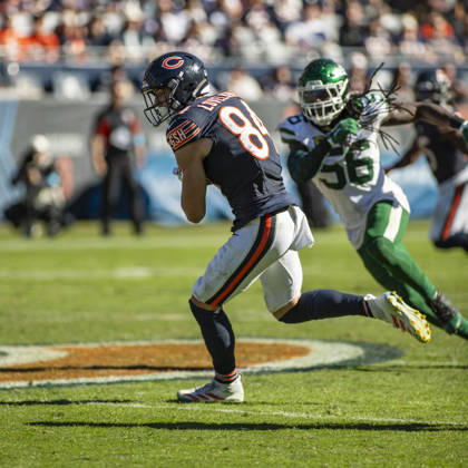 October 4, 2026: Chicago Bears Colston Loveland (84) runs with the ball during the NFL, American Football Herren, USA game against the New York Jets in Chicago, IL. CSM Chicago United States of America - ZUMAc04_ 20261004_zma_c04_247 Copyright: xMikexWulfx