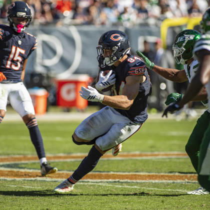October 4, 2026: Chicago Bears Colston Loveland (84) runs with the ball during the NFL, American Football Herren, USA game against the New York Jets in Chicago, IL. CSM Chicago United States of America - ZUMAc04_ 20261004_zma_c04_249 Copyright: xMikexWulfx