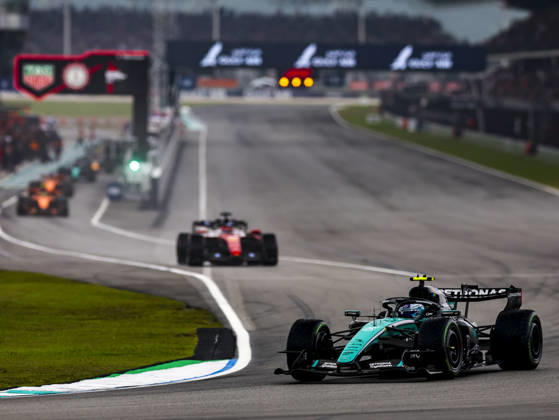 KUALA LUMPUR, MALAYSIA - OCTOBER 04: Andrea Kimi Antonelli of Italy driving the (12) Mercedes AMG PETRONAS F1 Team F1 W17 during the race of the FIA Formula 1 Grand Prix of Bahrain in Malaysia at the Sepang Circuit on October 04, 2026 in Kuala Lumpur, Malaysia. (Photo by Qian Jun SPP-Paddocker) Copyright: xQianxJun SPP-Paddockerx Sportspressphoto_SPR246476