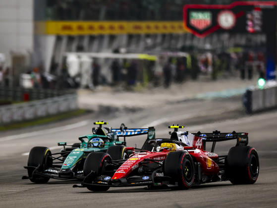 KUALA LUMPUR, MALAYSIA - OCTOBER 04: Andrea Kimi Antonelli of Italy driving the (12) Mercedes AMG PETRONAS F1 Team F1 W17 and Lewis Hamilton of Great Britain driving the (44) Scuderia Ferrari HP SF-26 during the race of the FIA Formula 1 Grand Prix of Bahrain in Malaysia at the Sepang Circuit on October 04, 2026 in Kuala Lumpur, Malaysia. (Photo by Qian Jun SPP-Paddocker) Copyright: xQianxJun SPP-Paddockerx Sportspressphoto_SPR246511