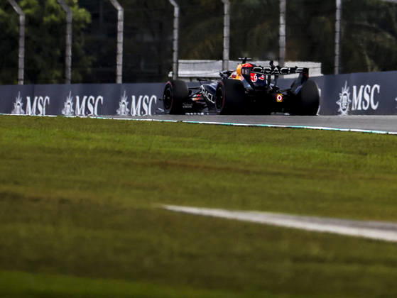 KUALA LUMPUR, MALAYSIA - OCTOBER 04: Max Verstappen of the Netherlands driving the (3) Oracle Red Bull Racing RB22 during the race of the FIA Formula 1 Grand Prix of Bahrain in Malaysia at the Sepang Circuit on October 04, 2026 in Kuala Lumpur, Malaysia. (Photo by Qian Jun SPP-Paddocker) Copyright: xQianxJun SPP-Paddockerx Sportspressphoto_SPR246568