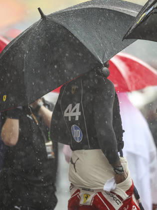 F1 - BAHRAIN GRAND PRIX IN MALAYSIA 2026 HAMILTON Lewis (gbr), Scuderia Ferrari SF-26, portrait rain, pluie, during the 2026 Formula 1 Bahrain Grand Prix in Malaysia, 16th round of the 2026 Formula One World Championship, WM, Weltmeisterschaft from October 2 to 4, 2026 on the Sepang International Circuit, in Sepang, Malaysia - SepangMalaysia Copyright: xXavixBonillax