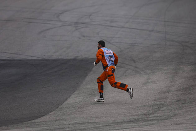 F1 - BAHRAIN GRAND PRIX IN MALAYSIA 2026 marshall, commissaire de piste, marshal, marshalls, marshals during the 2026 Formula 1 Bahrain Grand Prix in Malaysia, 16th round of the 2026 Formula One World Championship, WM, Weltmeisterschaft from October 2 to 4, 2026 on the Sepang International Circuit, in Sepang, Malaysia - SepangMalaysia  Copyright: xXavixBonillax