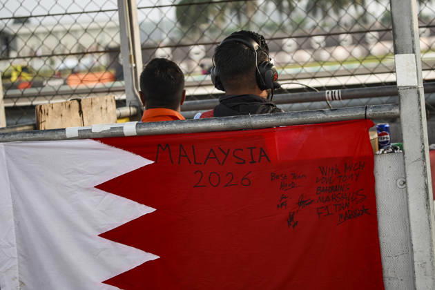 F1 - BAHRAIN GRAND PRIX IN MALAYSIA 2026 marshall, commissaire de piste, marshal, marshalls, marshals during the 2026 Formula 1 Bahrain Grand Prix in Malaysia, 16th round of the 2026 Formula One World Championship, WM, Weltmeisterschaft from October 2 to 4, 2026 on the Sepang International Circuit, in Sepang, Malaysia - SepangMalaysia  Copyright: xXavixBonillax