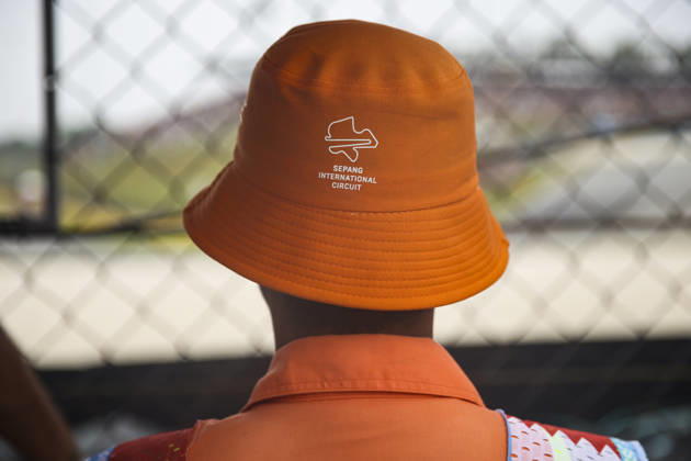 F1 - BAHRAIN GRAND PRIX IN MALAYSIA 2026 marshall, commissaire de piste, marshal, marshalls, marshals during the 2026 Formula 1 Bahrain Grand Prix in Malaysia, 16th round of the 2026 Formula One World Championship, WM, Weltmeisterschaft from October 2 to 4, 2026 on the Sepang International Circuit, in Sepang, Malaysia - SepangMalaysia  Copyright: xXavixBonillax