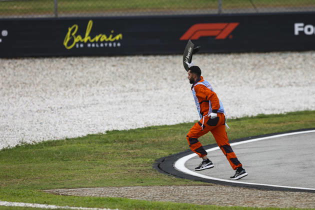 F1 - BAHRAIN GRAND PRIX IN MALAYSIA 2026 marshall, commissaire de piste, marshal, marshalls, marshals during the 2026 Formula 1 Bahrain Grand Prix in Malaysia, 16th round of the 2026 Formula One World Championship, WM, Weltmeisterschaft from October 2 to 4, 2026 on the Sepang International Circuit, in Sepang, Malaysia - SepangMalaysia  Copyright: xXavixBonillax