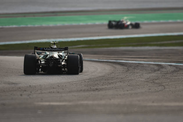 F1 - BAHRAIN GRAND PRIX IN MALAYSIA 2026 14 ALONSO Fernando (spa), Aston Martin F1 Team AMR26, action marbles tyres, pneus, tyre, pneu, during the 2026 Formula 1 Bahrain Grand Prix in Malaysia, 16th round of the 2026 Formula One World Championship, WM, Weltmeisterschaft from October 2 to 4, 2026 on the Sepang International Circuit, in Sepang, Malaysia - SepangMalaysia Copyright: xXavixBonillax