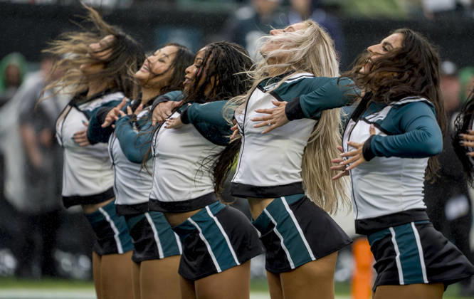 October 4, 2026, Philadelphia, Pa, USA: Oct 4, 2026; Philadelphia, PA, USA; Philadelphia Eagles cheerleaders perform during the Rams 24-20 win against the Eagles at Lincoln Financial Field. Mandatory Credit: -Cal Media Philadelphia USA - ZUMAcs17 20261004_faf_cs17_197 Copyright: xScottxSeriox