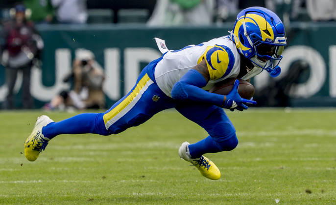 NFL, American Football Herren, USA 2026: Rams Vs Eagles OCT 04 October 4, 2026, Philadelphia, Pa, USA: Oct 4, 2026; Philadelphia, PA, USA; Los Angeles Rams wide receiver Tutu Atwell (8) dives for extra yardage after a catch during the Rams 24-20 win against the Eagles at Lincoln Financial Field. Mandatory Credit: Scott Serio-Cal Media(Credit Image: Scott Serio Cal Sport Media) Philadelphia Pa USA EDITORIAL USE ONLY Copyright: xx ZUMA-20261004_faf_cs17_200.jpg ScottxSeriox csmphotothree531518