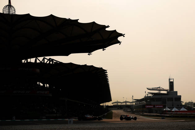 F1 - BAHRAIN GRAND PRIX IN MALAYSIA 2026 44 HAMILTON Lewis (gbr), Scuderia Ferrari SF-26, action and 06 HADJAR Isack (fra), Red Bull Racing Ford RB22, action during the 2026 Formula 1 Bahrain Grand Prix in Malaysia, 16th round of the 2026 Formula One World Championship, WM, Weltmeisterschaft from October 2 to 4, 2026 on the Sepang International Circuit, in Sepang, Malaysia - SepangMalaysia Copyright: xEricxAlonsox